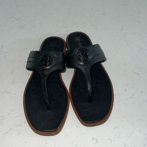 Tory Burch. Thong sandal. Black. Like new.